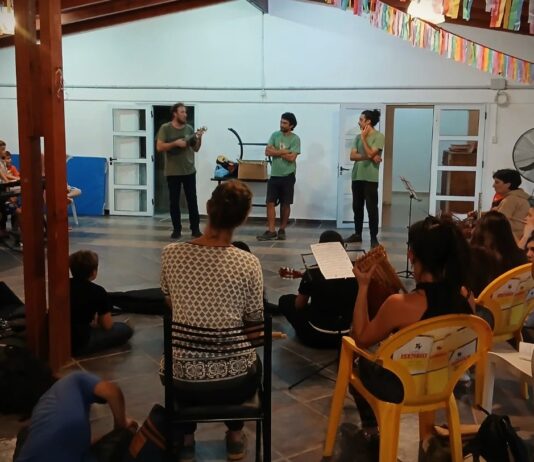 La orquesta Riooir Paravachasca busca guitarristas y percusionistas para sumar al proyecto