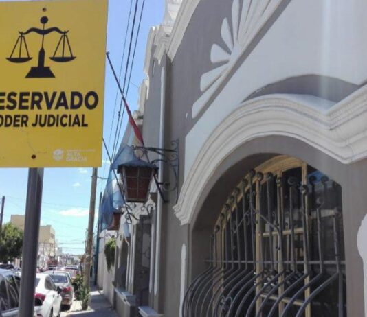 Detuvieron a un policía de Alta Gracia por golpear a dos jóvenes en el Camino de los Lecheros