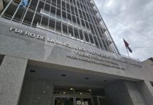 Un padre que no reconoció voluntariamente a su hijo, deberá indemnizarlo por padecimientos de salud mental generados