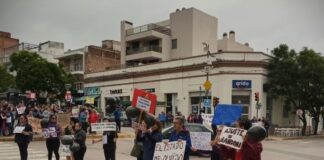 «La discapacidad se defiende»: con usuarios, familias y profesionales, el reclamo se hizo escuchar en Alta Gracia