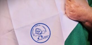 Denuncian que el Gobierno interrumpió el envío de kits de ADN a los consulados para identificar nietos apropiados por la dictadura