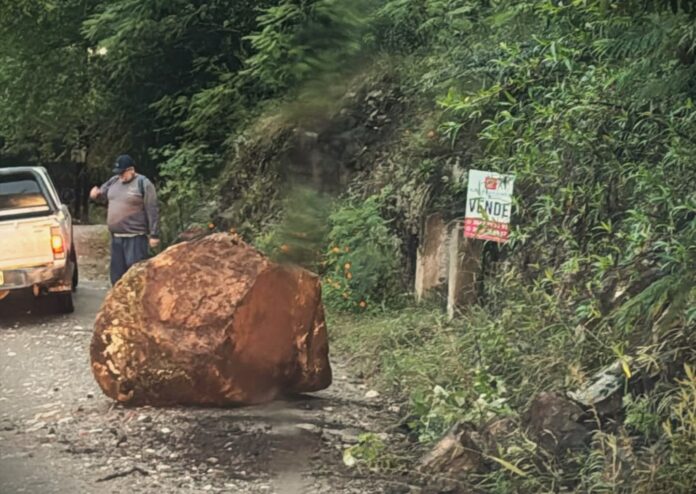 Peligro de derrumbe en La Paisanita