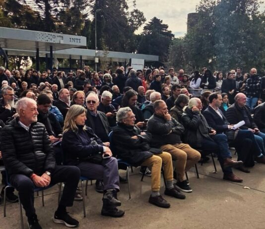 Industriales pyme se manifestaron en la puerta del INTI, en contra del desguace y los despidos
