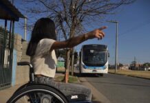 Entidades rechazan el desmantelamiento del derecho al transporte gratuito para personas con discapacidad