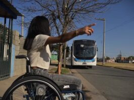 Entidades rechazan el desmantelamiento del derecho al transporte gratuito para personas con discapacidad