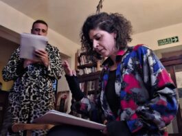 Ni el frío ni la llovizna pudieron con la 15° Velada Poética, que pobló de literatura y teatro la Biblioteca Sarmiento