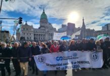 En unidad, el movimiento obrero marchó junto a los jubilados para rechazar el ajuste del Gobierno Nacional