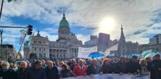 En unidad, el movimiento obrero marchó junto a los jubilados para rechazar el ajuste del Gobierno Nacional