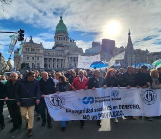 En unidad, el movimiento obrero marchó junto a los jubilados para rechazar el ajuste del Gobierno Nacional