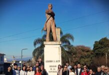 La UCR Alta Gracia conmemoró los 136 años de la Revolución del Parque frente al busto de Leandro N. Além