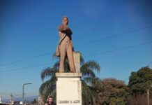 La UCR Alta Gracia conmemoró los 136 años de la Revolución del Parque frente al busto de Leandro N. Além
