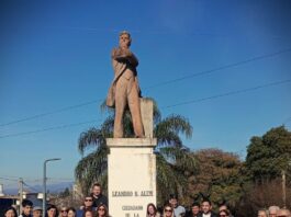 La UCR Alta Gracia conmemoró los 136 años de la Revolución del Parque frente al busto de Leandro N. Além