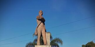 La UCR Alta Gracia conmemoró los 136 años de la Revolución del Parque frente al busto de Leandro N. Além
