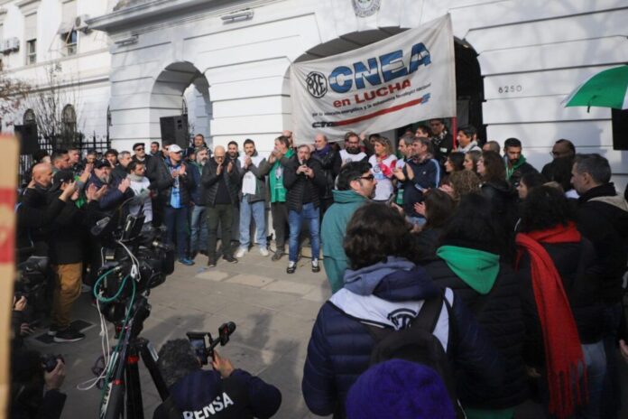 Reclamo de ATE por los despidos en la Comisión Nacional de Energía Atómica (ATE)