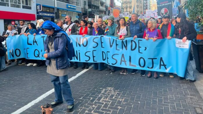 Banderazo por la Tierra en el Congreso (La Izquierda Diario)