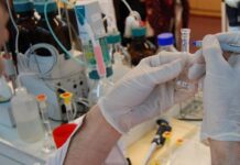 La UNC destinará $324 millones para sostener a 29 becarios y becarias posdoctorales de Conicet