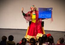 Una nueva kermés de Cañito Cultural recibe el unipersonal de clown «Grecia y el cuento de la abuela Titi»