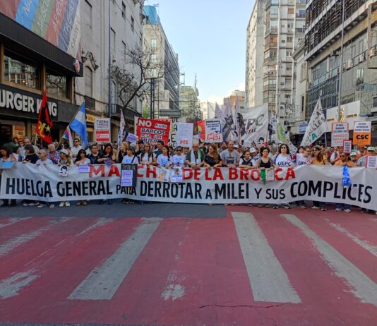 Una multitudinaria marcha en Córdoba expresó su «bronca» contra el ajuste del Gobierno y sus «cómplices»