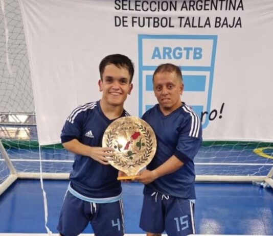 Mulhall y Cervantes necesitan de la comunidad poder participar del 2° Mundial de Fútbol de Talla Baja