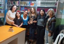 Autora altagraciense donó su reciente libro a la biblioteca Gabriela Mistral e invitó al 5° «Encuentro Solidario de la Palabra Viva»