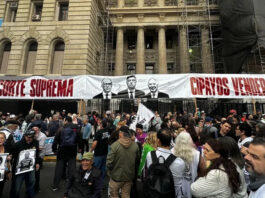 Presionada por el reclamo popular, la Corte volvió sobre sus pasos y repuso la vigencia de la Ley de Tierras